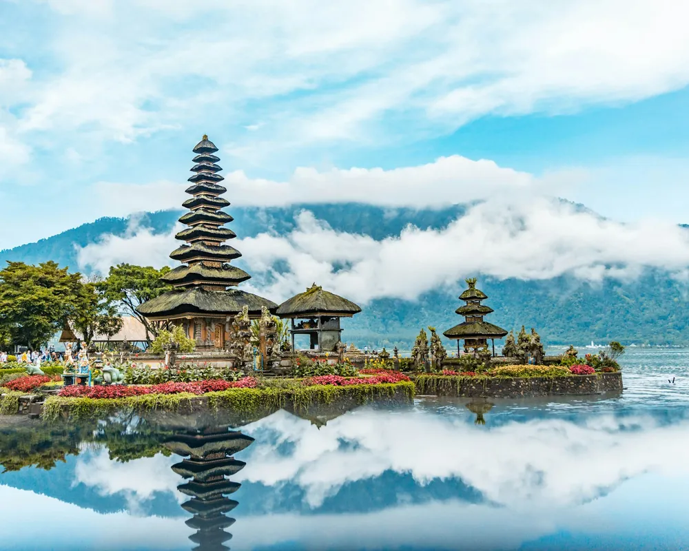 Ulun Danu Beratan temple with mountain mist
